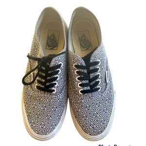 Vans Geo Pattern Black and White Sneakers. Size 7.5 Women, 6 Mens, Spring Sale!!